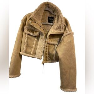 NWT Alo Yoga faux shearling snowfall cropped jacket WOODLAND TAN Size M